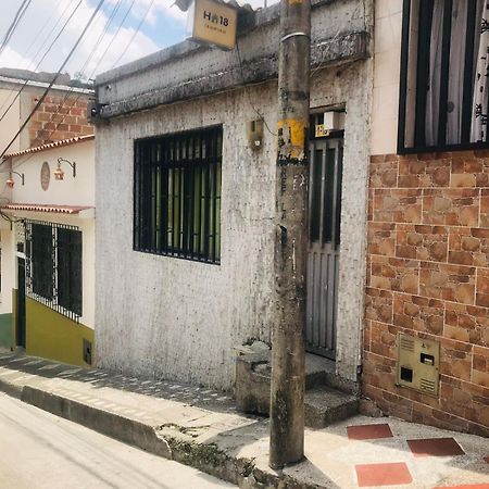 Hostal La 18 ペレイラ エクステリア 写真