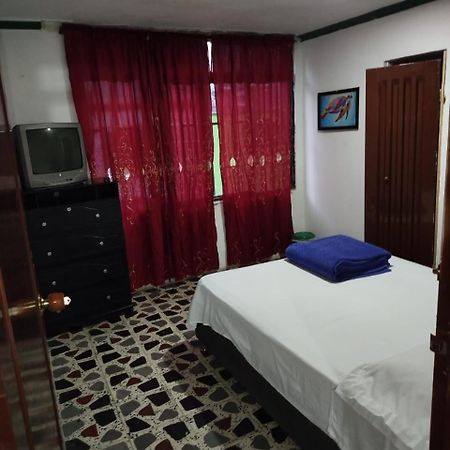 Hostal La 18 ペレイラ エクステリア 写真